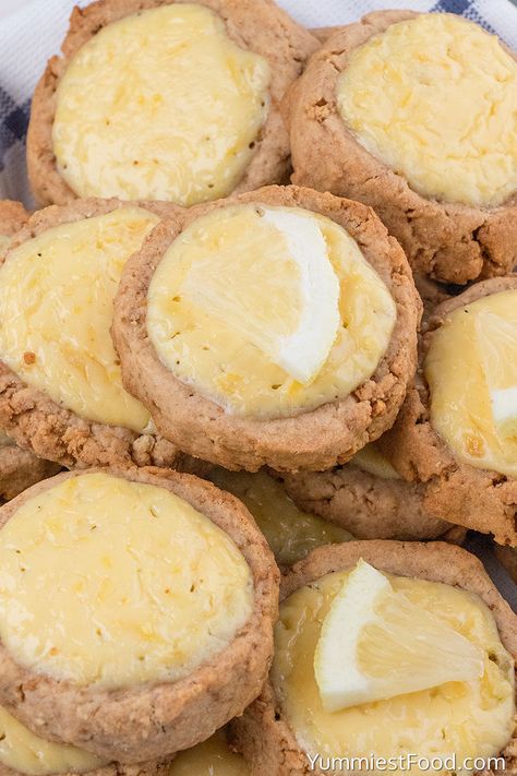 New York Cheesecake Cookies - Recipe from Yummiest Food Cookbook Cookies For A Party, Yummiest Food, Cheesecake Cookies Recipes, Graham Cracker Recipes, Cheesecake Crust, Cheesecake Recipes Classic, Strawberry Oatmeal, Stuffing Casserole, Oatmeal Cookies Chewy