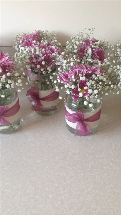 Small Flower Arrangements For Tables, Jam Jar Flowers, Creative Wedding Centerpieces, Jar Flowers, Small Centerpieces, Wedding Ideas On A Budget, Rose Centerpieces, Candle Wrap, Flowers In Jars