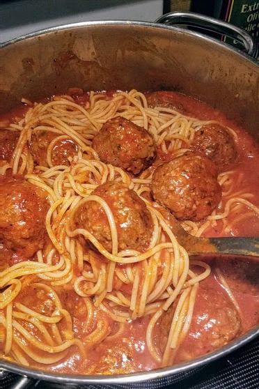 Speggetti And Meatball, Spaghetti And Meatball Recipes, Meat Sauce Spaghetti, Foods Aesthetics, Homemade Spaghetti And Meatballs, Spaghetti Restaurant, Spaghetti Sauce From Scratch, Meatballs And Spaghetti, Spaghetti With Meatballs