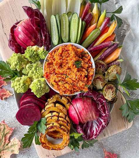 Endive Appetizers, Honey Appetizers, Caprese Appetizer, Roasted Fall Vegetables, Carrot Dip, Crudite Platter, Caramelized Onion Dip, Classic Appetizers, Mint Salad