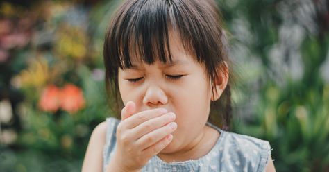 DEALING WITH SPRING & SUMMER COLDS - Healthy Family Living in Metro Vancouver Walking Pneumonia Symptoms, Pneumonia In Kids, Lower Respiratory Tract, Teaching Kids Manners, Walking Pneumonia, Pneumonia Symptoms, Cold Symptoms, Pregnancy Information, Mom Junction