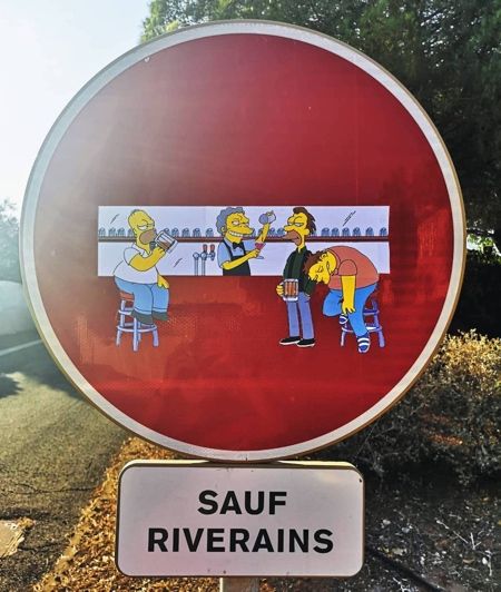 Street Sign Art, Cartoon Car Drawing, Funny Road Signs, Street Art Utopia, Simpsons Art, African Art Paintings, Characters Inspiration Drawing, Image Fun, Beer Bar