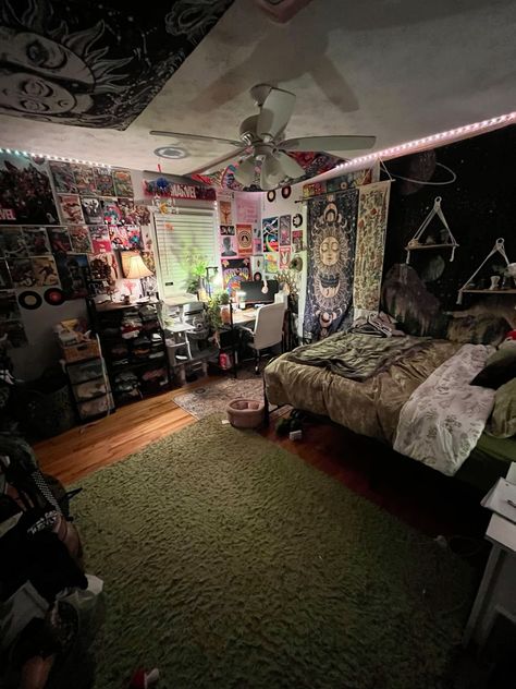 Cool Wallpapers For Room, Grunge Bed Rooms Ideas, Zombie Apocalypse Bedroom, Cool Maximalist Bedroom, Room Inspo Alternative, Small Vibey Bedroom, Grunge Punk Bedroom, Punk Rock Bedroom Aesthetic, Dark Grunge Room Aesthetic