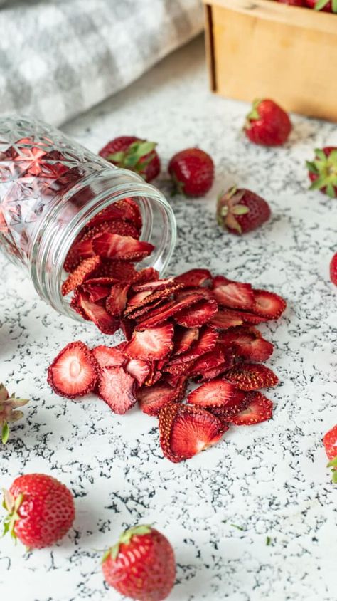 Dried Fruits Aesthetic, Dried Fruit Aesthetic, Canning Peach Pie Filling, Dehydrate Strawberries, Dry Strawberries, Dehydrated Strawberries, Zucchini Relish, Canning Peaches, Sliced Strawberries