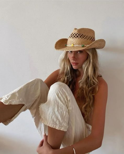 not my photo Hat Aesthetic, Straw Cowboy Hat, Cowgirl Aesthetic, Nashville Outfits, Cowboy Outfits, Inspiration Instagram, Coastal Cowgirl, Cowgirl Outfits, Cowgirl Hats