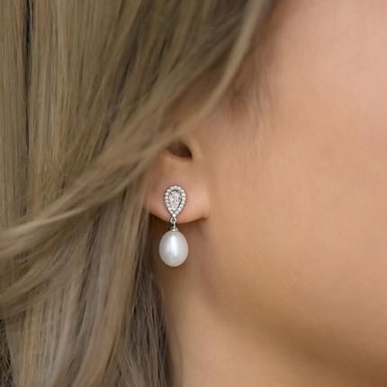 Earrings – AMY O Bridal Bridal Earrings 2023, Pearl Haaram, Pearl Ideas, Hairstyle 2023, Bridesmaid Jewellery, Crystal Headband Wedding, Rose Gold Bridal Earrings, Baking Logo, Bridal Statement Earrings