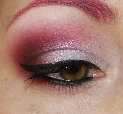 Silver and red Eye Makeuo, Silver Eyeshadow Looks, Cheer Makeup, Orange Eye Makeup, Silver Eye Makeup, Pretty Eyeshadow, Grey Eyeshadow, Silver Makeup, Silver Eyeshadow