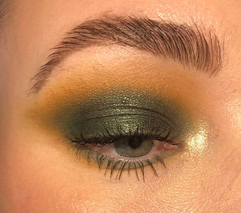 Earth Tones Makeup Looks, Earthy Make Up Look, Green Fall Makeup, Earthy Makeup Aesthetic, Earthy Tone Makeup, Earth Toned Makeup, Earthy Tones Makeup, Fall Makeup Simple, Earth Inspired Makeup