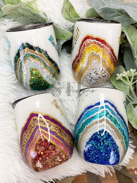 Personalized Geode Wine Glass Geode Wine Tumbler Gemstone - Etsy Canada Cup Sayings, Resin Business, Tumbler Inspiration, Decorated Bottles, Cricut Supplies, Resin Work, Cowgirl Accessories, Resin Tumblers, Glitter Tumbler Cups