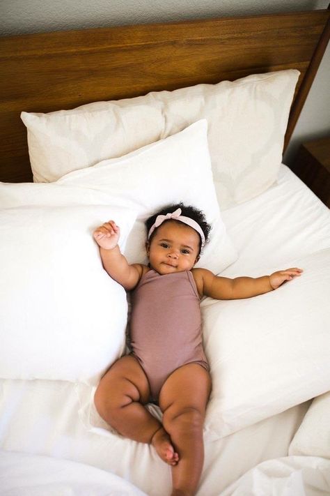 Gorgeous baby girl with the best chunky thighs ever Cute Mixed Babies, Cute Black Babies, Beautiful Black Babies, Baby Wallpaper, Foto Baby, Mixed Babies, Baby Family, Future Baby, Baby Fever