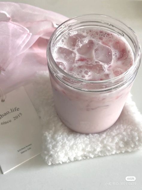 maggie carlton ﾟ𐦍༘⋆ UNTIL FRIDAY NIGHT Pink Core, Desain Quilling, Soft Pink Theme, Pink Drink, Pink Lifestyle, Milk Shakes, Pink Pilates Princess, Pink Drinks, Pink Pilates