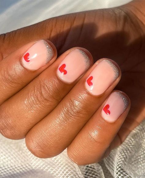 24 Minimalist Nail Designs for Valentine's Day 23 - Fab Mood | Wedding Colours, Wedding Themes, Wedding colour palettes Glitter Valentines Nails, Beachy Nail Designs, Fab Mood, Mood Wedding, Glitter French Tips, Beachy Nails, Minimalist Nail, Good Morning Happy Monday, Themes Wedding