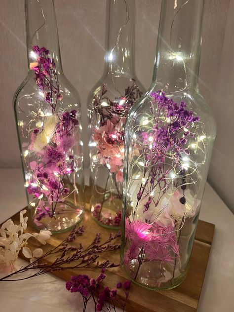 Diy Bottle Decor, Diy Wine Bottle Crafts, Fairy Lights Bottle Decor, Bottle Fairy Lights, Alcohol Bottle Decorations, Water Bottle Flowers, Reuse Wine Bottles, Fairy Lights Decor, Plants In Bottles