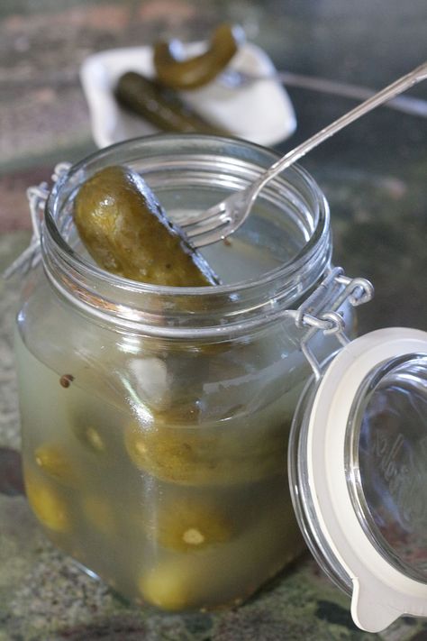 If you have ever had Bubbies Pickles, then you will like these pickles. You can even use these ingredients to make Dilly Green Beans. Dilly Green Beans, Probiotic Recipes, Cultured Vegetables, Fermented Vegetables Recipes, Fermenting Foods, Cucumber Uses, Cultured Food, Fermented Pickles, Cucumber Dill