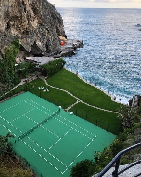 Mode Tennis, Tennis Aesthetic, Play Tennis, Friend Photoshoot, Positano, Travel Inspo, Pretty Places, Tennis Court, Country Club