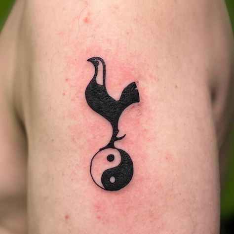 One for Simon from the weekend. 😁 Thank you for the trust, it was great to meet you. 😁 . . . #tottenham #tottenhamhotspur #tottenhamhotspurtattoo #spurs #spurstattoo #yingyang #yingyangtattoo #firsttattoo #footballtattoo #inked #tattootime #inkstagram Spurs Tattoo, Ying Yang Tattoo, Football Tattoo, Time Tattoos, Ying Yang, S Tattoo, Tottenham Hotspur, First Tattoo, To Meet