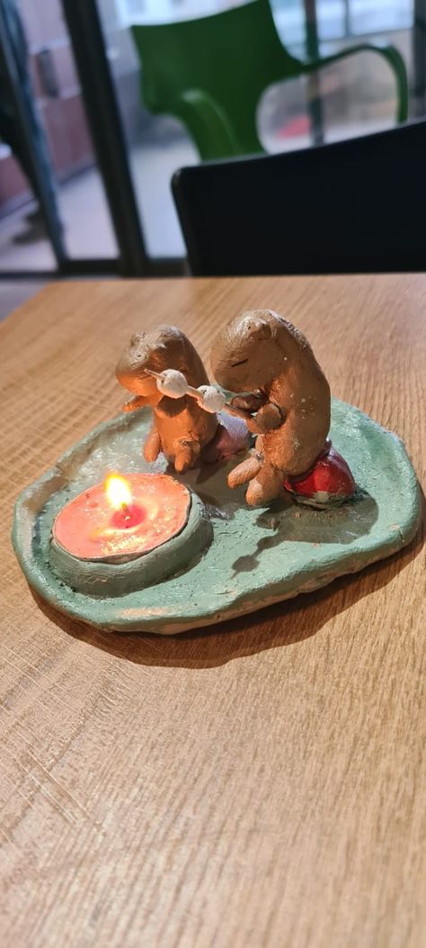 Clay Campfire, Capybara Clay Art, Clay Capybara, Clay Bear, Frog Pictures, Sculpture Art Clay, Air Dry Clay Projects, Clay Diy Projects, Fire Clay