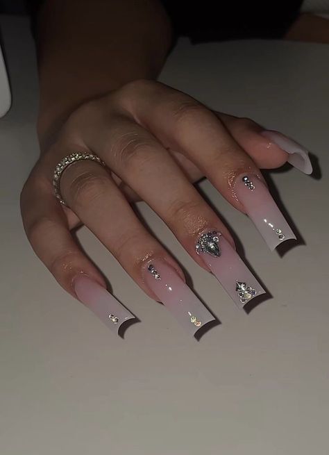 Aesthetic Nails With Gems, Gem On Nails, Pink Nail Designs With Rhinestones, Nails With Gems Simple, Nail Ideas Gems, Nails Acrylic With Gems, Nail Gem Designs Simple Rhinestones, Nail With Gems, Nails Square Red