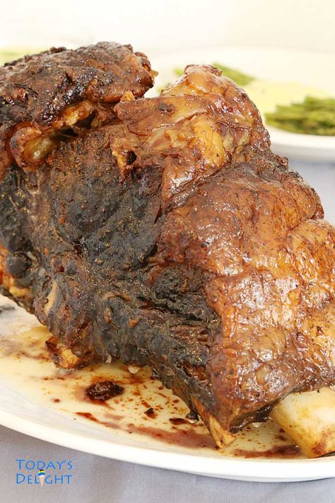 How to Slow Cook a Ribeye Roast in the Oven - Today's Delight Prime Rib Roast Recipe Bone In, Prime Rib Roast Recipe Ovens, Beef Ribeye Roast, Steak Board, Crockpot Roast Recipes, Prime Rib Roast Recipe, Roast In The Oven, Ribeye Roast, Cooking Prime Rib