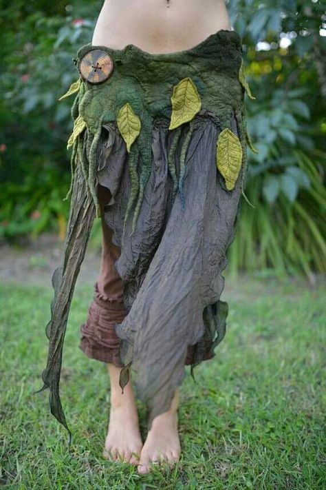 Forest Outfit Ideas, Forest Outfit, Woodland Nymph, Faerie Costume, Fairy Clothes, Woodland Fairy, Mode Boho, Tree Roots, Fairy Fashion