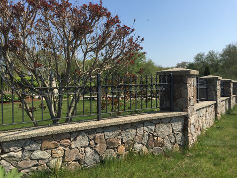 Kamena Kuca, Gaia's Garden, Pool Privacy, Masonry Construction, Easy Fence, Stone Fence, Country Fences, Fence Plants, Green Fence