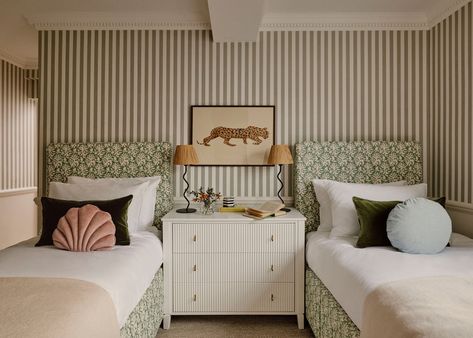 Park Walk, Chelsea — Interior Fox Twin Beds Guest Room, Classic Room, Sage Green Bedroom, Deco Studio, Twin Bedroom, Twins Room, Big Girl Rooms, Striped Wallpaper, Bedroom Green