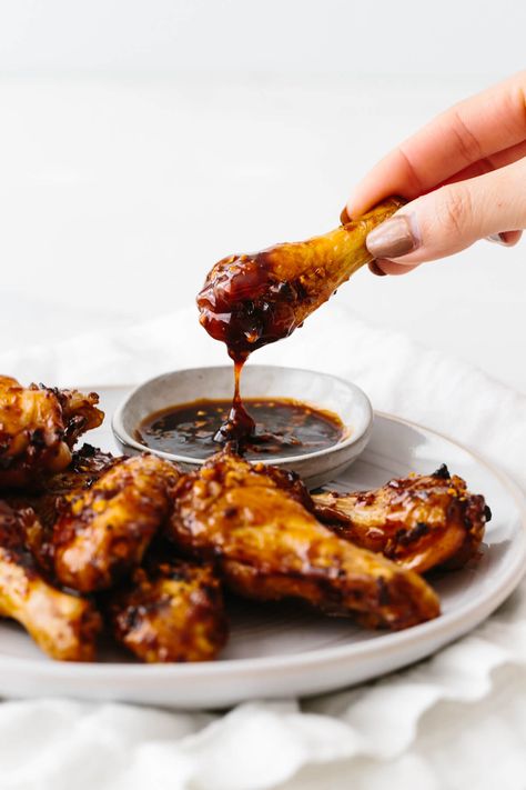 Soy garlic ginger chicken wings are a sticky, sweet and flavorful appetizer with a kick! The perfect party or Super Bowl recipe! Soy Ginger Sauce Recipes, Asian Dipping Sauce For Chicken, Honey Garlic Ginger Sauce, Ginger Soy Dipping Sauce, Different Wing Sauces, Wing Dipping Sauce Recipes, Sweet Ginger Sauce, Chicken Wing Dipping Sauce, Ginger Chicken Wings