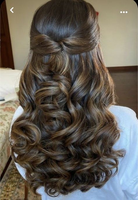 Hair Updos Easy, Updos Easy, Brown Hair Inspo, Quinceanera Hairstyles, Ball Hairstyles, Easy Hair Updos, Hairstyles For Layered Hair, Hairdo For Long Hair, Prom Hairstyles