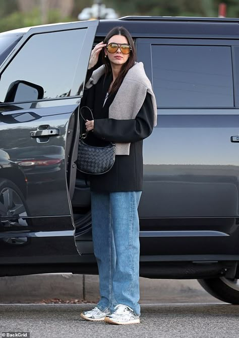 Casual Celebrity Outfits, Model Off Duty Style Casual, Celebrity Winter Outfits, Celebrities Street Style, Kendall Jenner Outfits Street Styles, Kendall Jenner Fashion, Celeb Street Style, Kendall Jenner Outfits Casual, Kendall Jenner Street Style