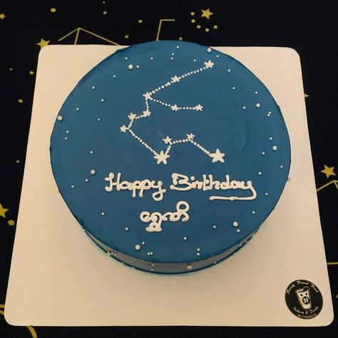 Aquarius Cake Ideas, Piscis Cake, Aquarius Cake Birthdays, Gemini Cake Ideas, Aquarius Birthday Cake, Taurus Birthday Cake, Pisces Birthday Cake, Aquarius Cake, Gemini Cake