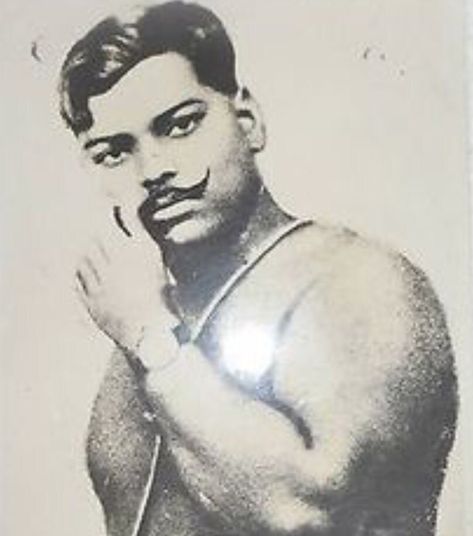 Catch me if you can Chandra Shekhar Azad, Buddha Statue Garden, Freedom Fighters Of India, Chandra Shekhar, Indian Freedom Fighters, Subhas Chandra Bose, Old Film Posters, Indian Legends, Indian History Facts