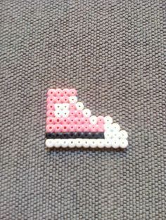 Perler Bead Shoe Pattern, Perler Beads Shoes, Perler Beads Square, Aesthetic Melty Beads, Hamer Beads Ideas, Diy Perler Beads Patterns, Melting Beads Ideas Aesthetic, Small Hama Beads, Cute Pearler Bead Designs