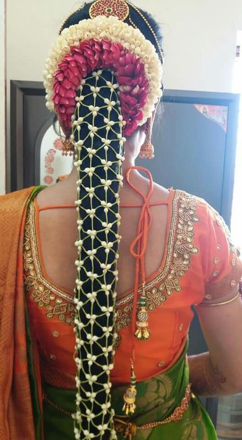 Bridal Back Hairstyles Indian, Simple Poola Jada Brides Indian Weddings, Bridal Poola Jada Models Latest, Pelli Pula Jada Indian Weddings, Pula Jada Indian Weddings, Pulla Jada For Bride, Pelli Jada, Baby Shower Hair Styles, Baby Shower Hairstyles