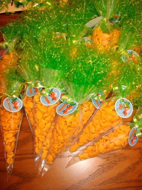 easter carrot snacks i made for my daughter's first grade class. =) Easter Candy Grams, Party Packs Ideas, Spring Bunny Crafts, Carrot Snacks, School Easter Party, School Snack Ideas, Easter Food Crafts, Easter Sunday School, Easter School