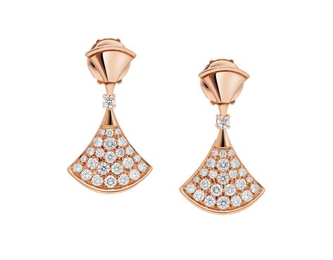 Discover DIVAS’ DREAM Earrings and read more about Bvlgari's Collection on the official website. Bulgari Divas Dream, Bvlgari Divas Dream, Bvlgari Earrings, Dream Earrings, Mother Of Pearl Rose, Bvlgari Jewelry, Rome Antique, Bridal Diamond Jewellery, Yellow Gold Earring