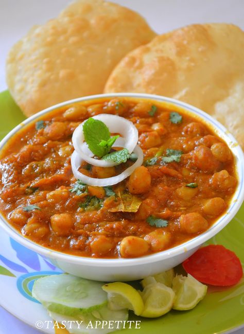 Tasty Appetite: Chole Bhature / Punjabi Bhature Recipe / step by step Chhole Recipe, Bhature Recipe, Bhatura Recipe, Chole Bhature, Punjabi Cuisine, Easy Peasy Recipes, Punjabi Food, Masala Recipe, Indian Food Recipes Vegetarian