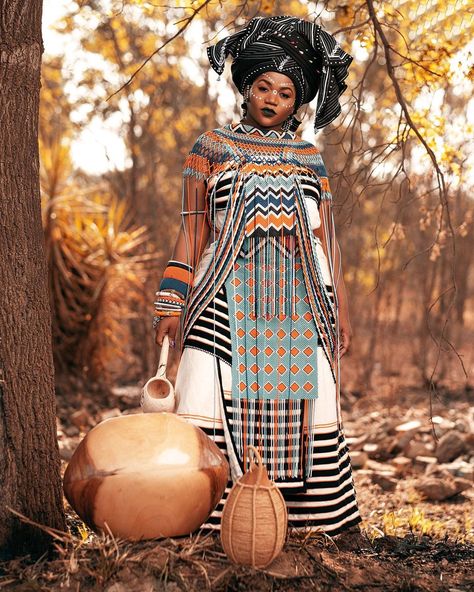 Busiswa Gqulu on Instagram: “Xhosa: A Bantu ethnic group from Southern Africa. IsiXhosa, their language is recognized as an official language. HAPPY #HeritageDay South…” Xhosa Attire Traditional Dresses, South African Traditional Clothing, Xhosa Bride, Xhosa Traditional Dresses, South African Clothes, Xhosa Traditional Attire, Architecture Reference, Xhosa Attire, South African Traditional Dresses