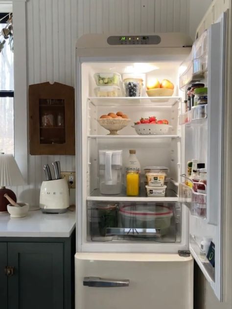 Aesthetic Fridge Organization, Aesthetic Fridge, Organized Fridge, Dorm Checklist, Dream Closet Design, Dorm Organization, Kitchen Fridges, Small Fridges, Future Kitchen