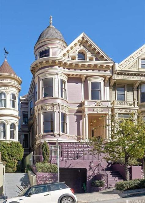 San Francisco Victorian Houses, Painted Lady House, Painted Ladies San Francisco, San Francisco Victorian, Brownstone Homes, Victorian Exterior, Sims 4 Build Ideas, Victorian House Plans, Victorian Beauty