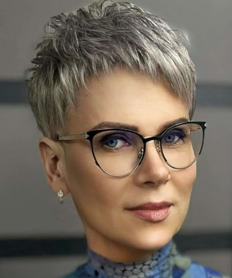 Chic Short Haircuts, Short Hair Pixie, Hair Older Women, Short Hair Pixie Cuts, Pixie Haircut For Thick Hair, Short Hair Undercut, Short Grey Hair, Latest Short Hairstyles, Super Short Hair