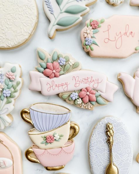 Elegant Decorated Cookies, Cookies For Weddings, Birthday Party Elegant, Royal Icing Sugar Cookies, Icing Sugar Cookies, Tea Party Birthday Party, Tea Party Cookies, Tea Stand, Tea Party Set