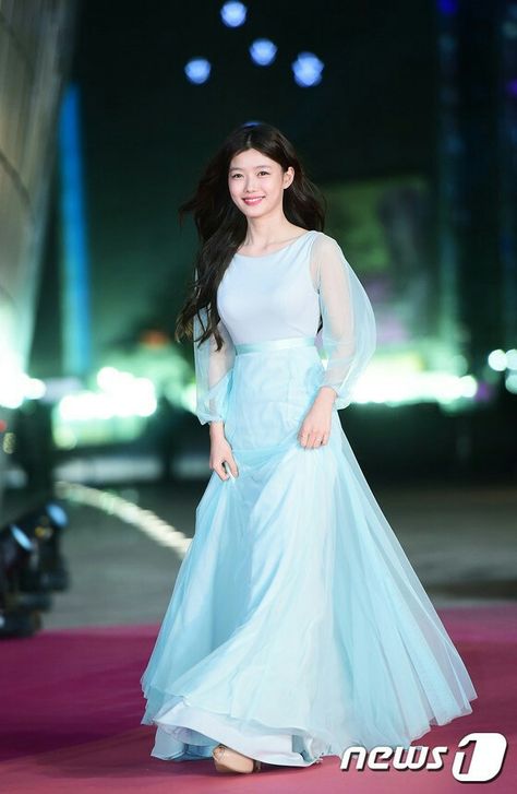 Kim Yoo Jung @ SIA Korean Actress Dress, Korean Actress Outfits, Kim Yoo Jung Fashion, Kim Yoo Jung Photoshoot, Honey Lee, Backstreet Rookie, Kim Yoojung, 17th Anniversary, Kim You Jung