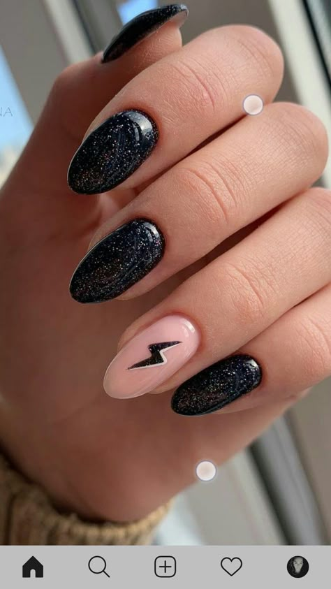 Black Nail Combinations, Black Nails Neon Design, Nail Art Inspiration Short Nails, Edgy Dip Nails, Black Fun Nails, Short Oval Nails Ideas Black, Short Almond Nails Edgy, Punk Rock Nails Grunge, Black Round Nails Design