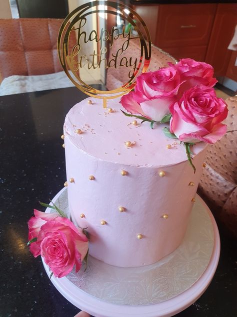 Pretty In Pink Birthday, Pink Flower Cake, Sweet Sixteen Cakes, Pink Birthday Cake, Birthday Cake For Mom, Birthday Hamper, Pink Birthday Cakes, Birthday Hampers, Mini Cake