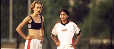 Because to anyone with eyeballs, it’s obvious she should have ended up with Jules. | Jess And Jules From "Bend It Like Beckham" Belong Together Keira Knightley Movies, Shaznay Lewis, Keira Knightley Hair, Football Hairstyles, Kiera Knightly, Bend It Like Beckham, Keira Knightly, Film Icon, Inspirational Movies