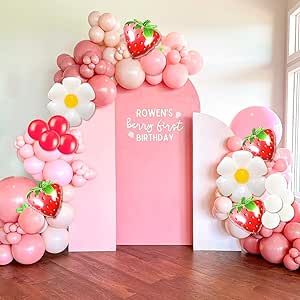 Berry First Birthday Balloon Arch, Strawberry Balloon Garland, Strawberry And Daisy Birthday, Strawberry Balloon Arch, 1st Birthday Girl Theme, Strawberry Balloons, Balloon Garland Birthday, Daisy Balloons, Strawberry Birthday Party