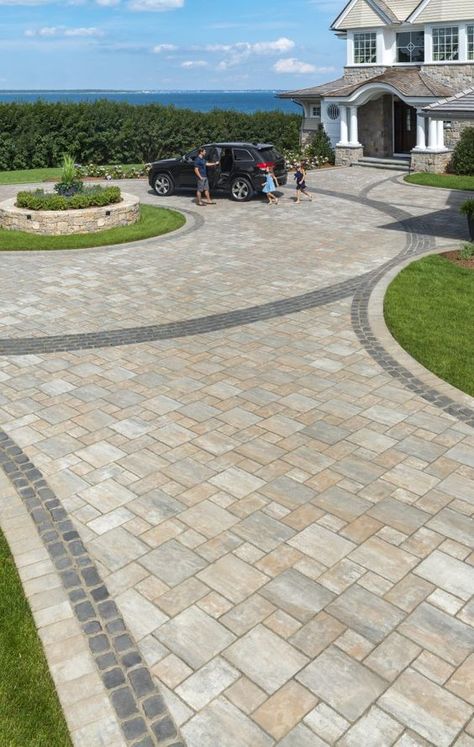 Residential Driveway Ideas, Dryway Ideas Driveways, Front Of House Driveway, Round Driveway Ideas, Circle Driveway Landscaping, Front Driveway Ideas, House Driveway, Front Garden Ideas Driveway, Brick Paver Driveway