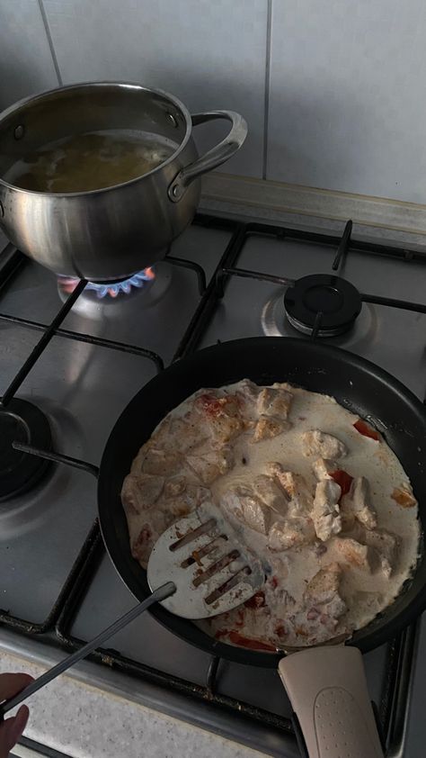 Cooking Astethic, Cooking At Home Aesthetic, Aesthetic Pasta, Baking Aesthetic, Cooking Aesthetic, She Cooks, Exploring The World, Cook At Home, Cooking Kitchen