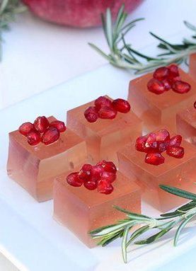 Pomegranate and Rosemary Holiday Jelly Shots! Festive and classy jelly shots that are sure to get you a kiss under the mistletoe! Holiday Jello, Holiday Jello Shots, Pomegranate Dessert, Kiss Under The Mistletoe, Pomegranate Jelly, Jello Gelatin, Apple Pie Moonshine, White Chocolate Liqueur, Rosemary Recipes