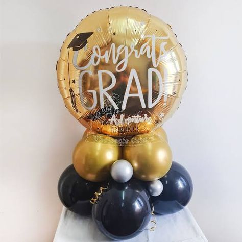 Balloon Centerpieces Diy, Baptism Decorations Boy, Graduation Table Centerpieces, Prom Backdrops, High School Graduation Party Decorations, Graduation Boards, Graduation Table Decorations, Backyard Graduation Party, Graduation Bouquet